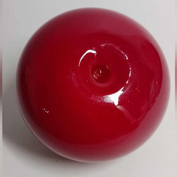 Red Tomato w/ Green Stem Art Glass Blown Paperweight 3.25" Diameter - Picture 3 of 4